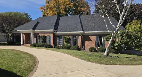 326 Braebourne Ct, Green Bay, WI 54301