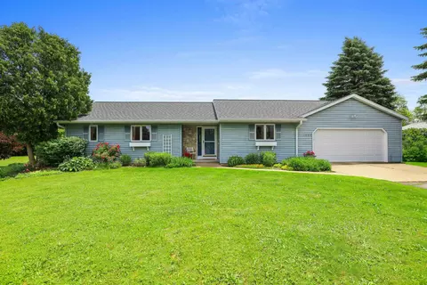 2694 Bay Settlement Rd, Green Bay, WI 54311