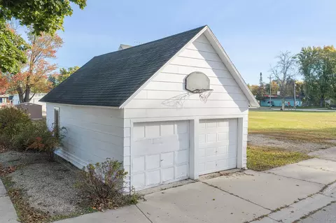 Exterior - 818 E Groninger St, Suring, WI 54174 photo 5 of 7