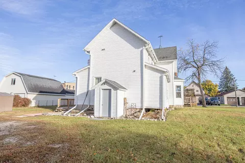 Exterior - 818 E Groninger St, Suring, WI 54174 photo 2 of 7
