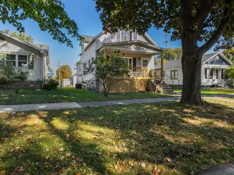 208 Terrace Ave, Marinette, WI 54143