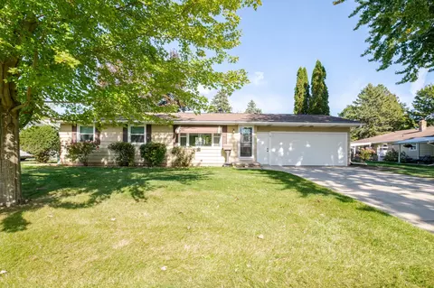 2682 Tulip Ln, Howard, WI 54313