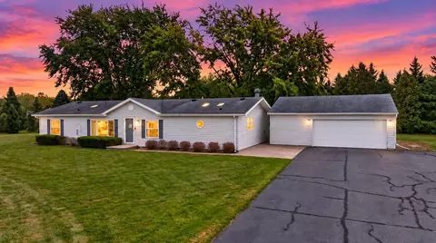 4201 Matuszak Ct, Green Bay, WI 54313