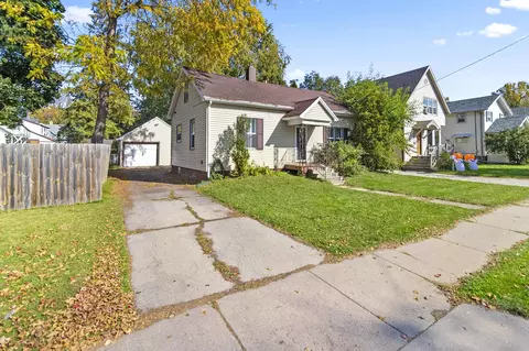 1060 Dousman St, Green Bay, WI 54303
