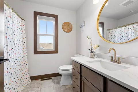 Bath - 244 E Spartan Dr, Appleton, WI 54913 photo 3 of 4