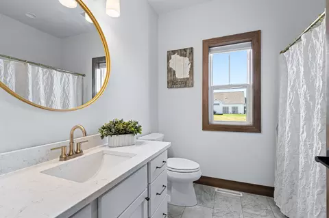 Bath - 244 E Spartan Dr, Appleton, WI 54913 photo 1 of 4