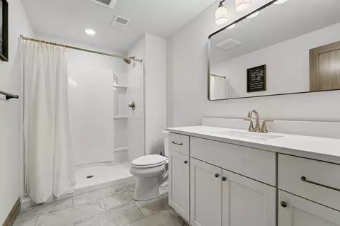 Bath - 244 E Spartan Dr, Appleton, WI 54913 photo 4 of 4