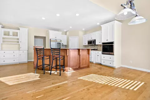 Kitchen - 309 E Wentworth Ln, Appleton, WI 54913 photo 3 of 7