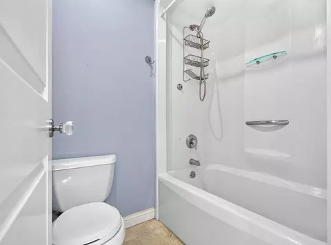 Bath - 309 E Wentworth Ln, Appleton, WI 54913 photo 8 of 10