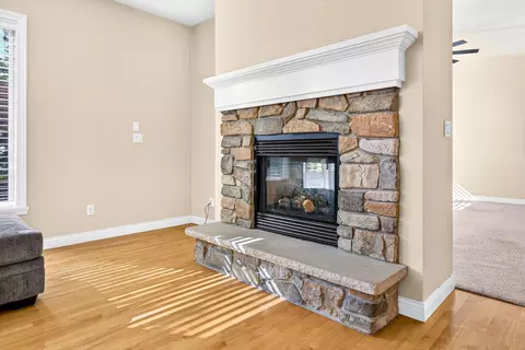 Living - 309 E Wentworth Ln, Appleton, WI 54913 photo 6 of 8