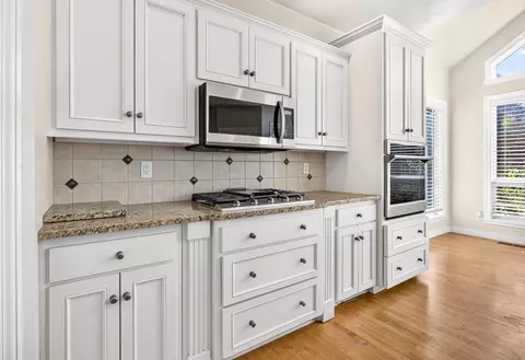 Kitchen - 309 E Wentworth Ln, Appleton, WI 54913 photo 4 of 7