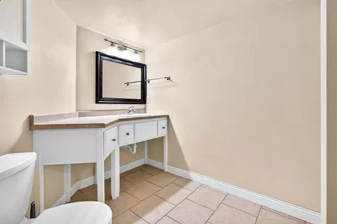 Bath - 309 E Wentworth Ln, Appleton, WI 54913 photo 9 of 10