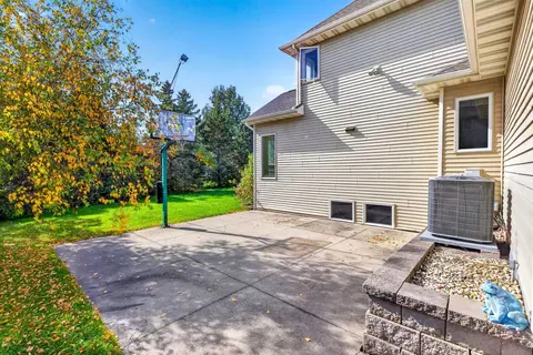 Exterior - 309 E Wentworth Ln, Appleton, WI 54913 photo 6 of 8