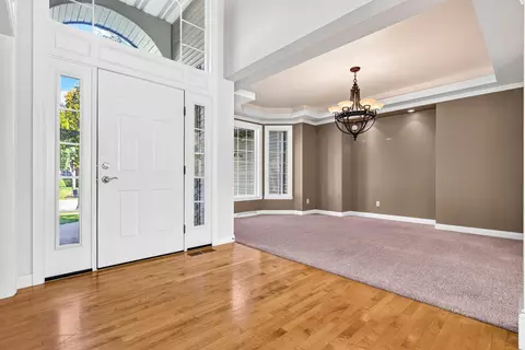 Entry Way - 309 E Wentworth Ln, Appleton, WI 54913 photo 2 of 8