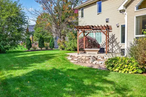 Exterior - 309 E Wentworth Ln, Appleton, WI 54913 photo 4 of 8