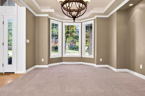 Living - 309 E Wentworth Ln, Appleton, WI 54913 photo 2 of 8