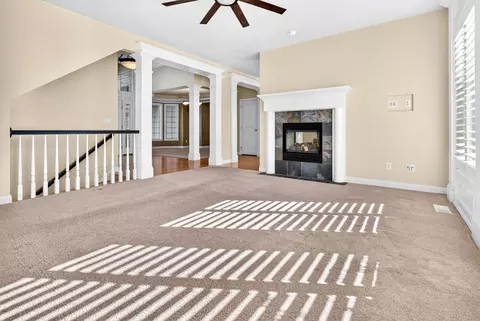 Living - 309 E Wentworth Ln, Appleton, WI 54913 photo 4 of 8