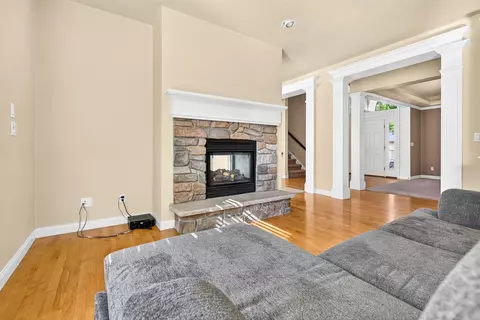 Living - 309 E Wentworth Ln, Appleton, WI 54913 photo 7 of 8