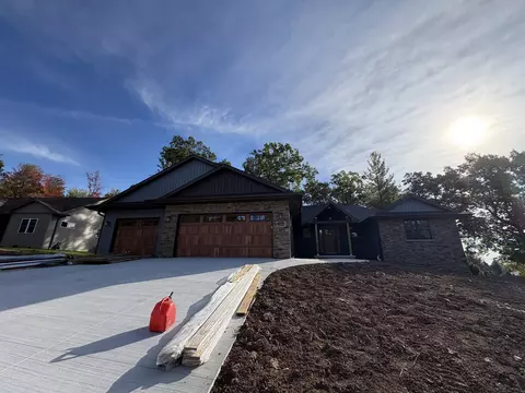 1104 Pinecrest Rd, Green Bay, WI 54313