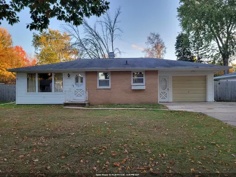 3038 Greenview Dr, Green Bay, WI 54311