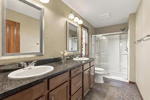 Bath - 2701 E Glenhurst Ln, Appleton, WI 54913 photo 1 of 4