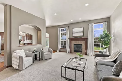 Living - 2701 E Glenhurst Ln, Appleton, WI 54913 photo 1 of 2