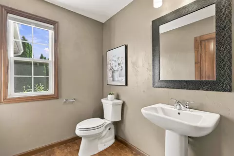 Bath - 2701 E Glenhurst Ln, Appleton, WI 54913 photo 3 of 4