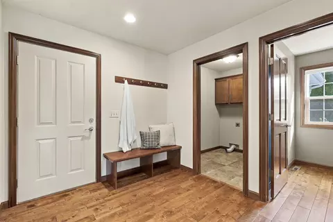 Entry Way - 2701 E Glenhurst Ln, Appleton, WI 54913 photo 2 of 2