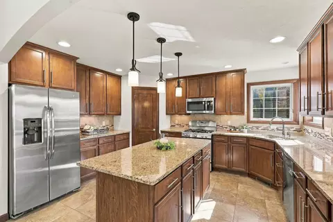 Kitchen - 2701 E Glenhurst Ln, Appleton, WI 54913 photo 2 of 3