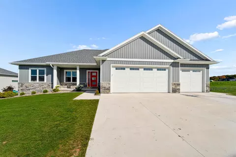 1575 Brayden Ln, De Pere, WI 54115