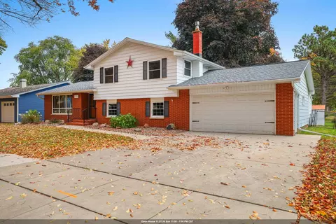 1216 Royal Blvd, Green Bay, WI 54303