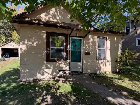 114 10th St, Clintonville, WI 54929