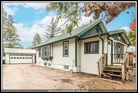 412 W Millard St, New London, WI 54961