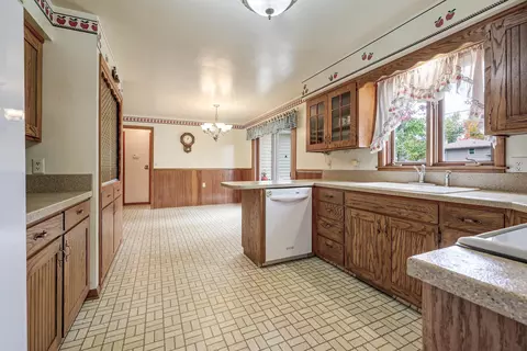 Kitchen - 530 W Capitol Dr, Appleton, WI 54911 photo 4 of 4