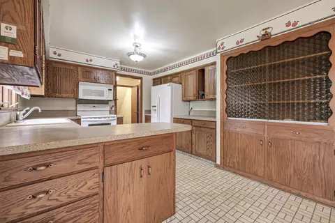 Kitchen - 530 W Capitol Dr, Appleton, WI 54911 photo 3 of 4