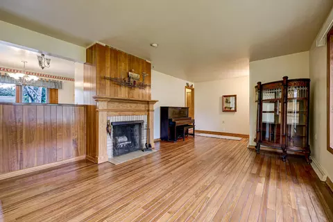 Living - 530 W Capitol Dr, Appleton, WI 54911 photo 2 of 3