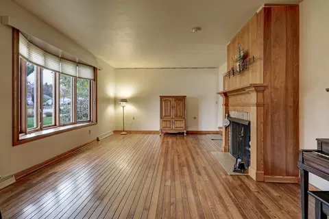 Living - 530 W Capitol Dr, Appleton, WI 54911 photo 1 of 3