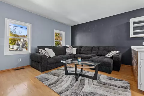 Living - 917 W Franklin St, Appleton, WI 54914 photo 2 of 3