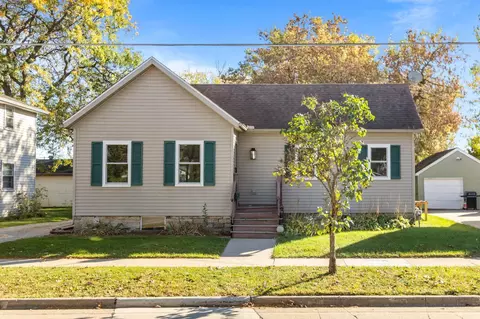 Exterior - 917 W Franklin St, Appleton, WI 54914 photo 2 of 6