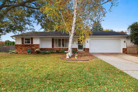 932 Hilly Haven Ct, Green Bay, WI 54311