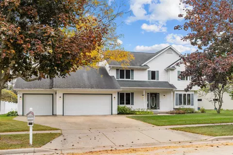550 Fox Fire Dr, Oshkosh, WI 54904