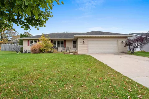 1416 Wolverine Trl, New Franken, WI 54229