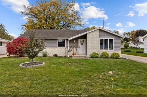 1065 Green Acres Ln, Neenah, WI 54956