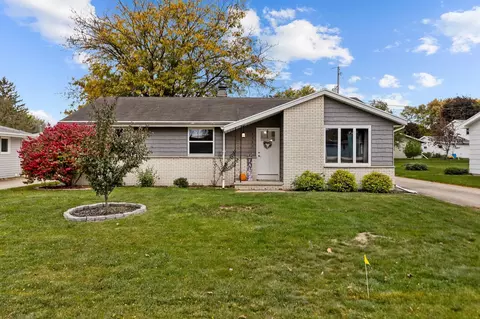 1065 Green Acres Ln, Neenah, WI 54956