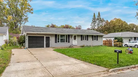 509 Blackhawk Dr, Green Bay, WI 54301