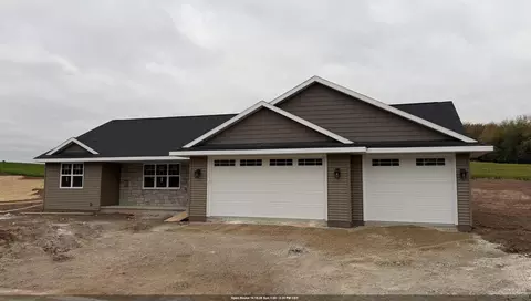 3376 Largo Ridge Ct, Green Bay, WI 54311