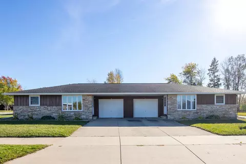 707 Elm Dr, Little Chute, WI 54140