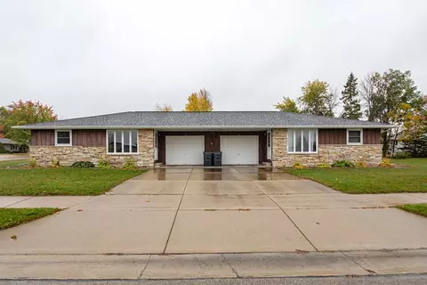 707 Elm Dr, Little Chute, WI 54140