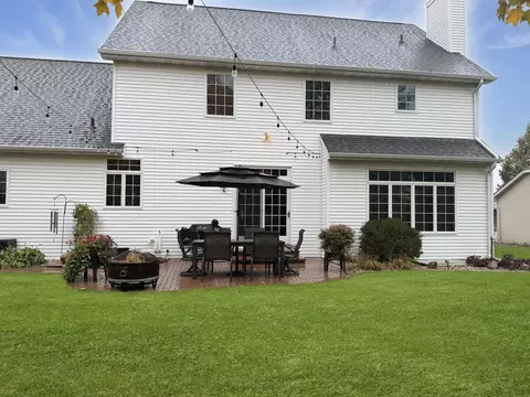 Exterior - 233 E Fernwood Ln, Appleton, WI 54913 photo 7 of 10