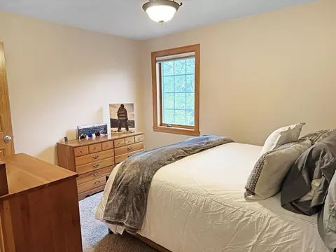 Bedroom - 233 E Fernwood Ln, Appleton, WI 54913 photo 2 of 6